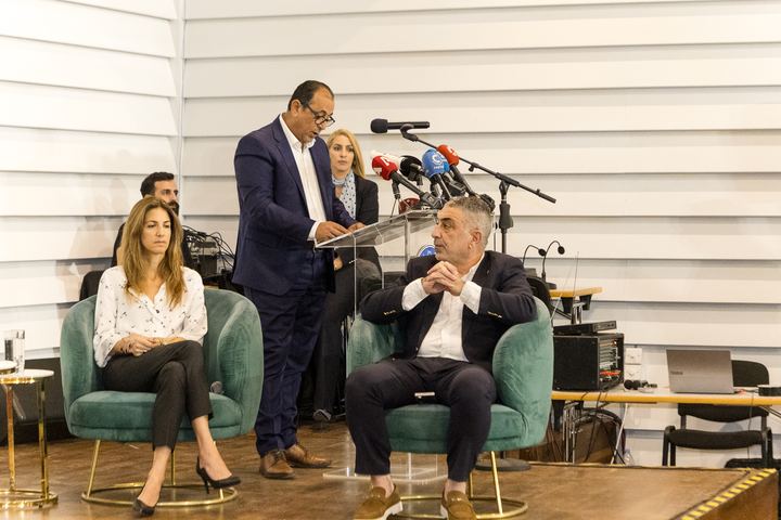 Χαιρετισμός στο βήμα